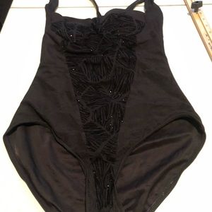 SLIM SUIT size 14 black  one piece w/ flattering V shaped slimming panel